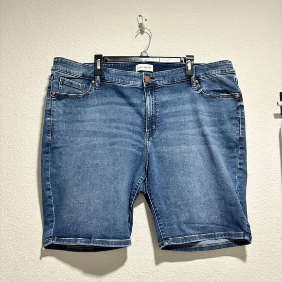 Lane Bryant Signature Fit Mid Rise Bermuda Shorts 26 Blue Flex Magic Waistband - Picture 1 of 9